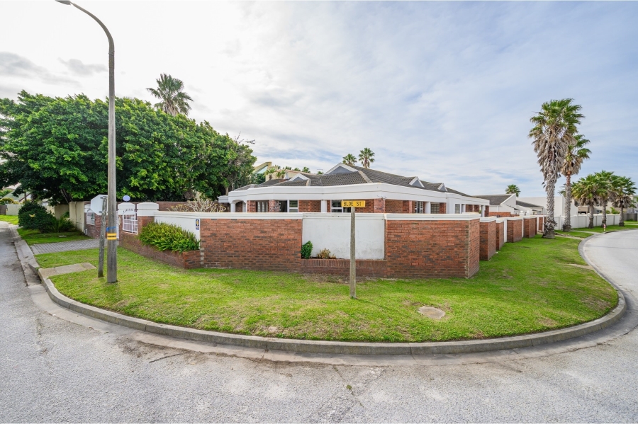 5 Bedroom Property for Sale in Summerstrand Eastern Cape